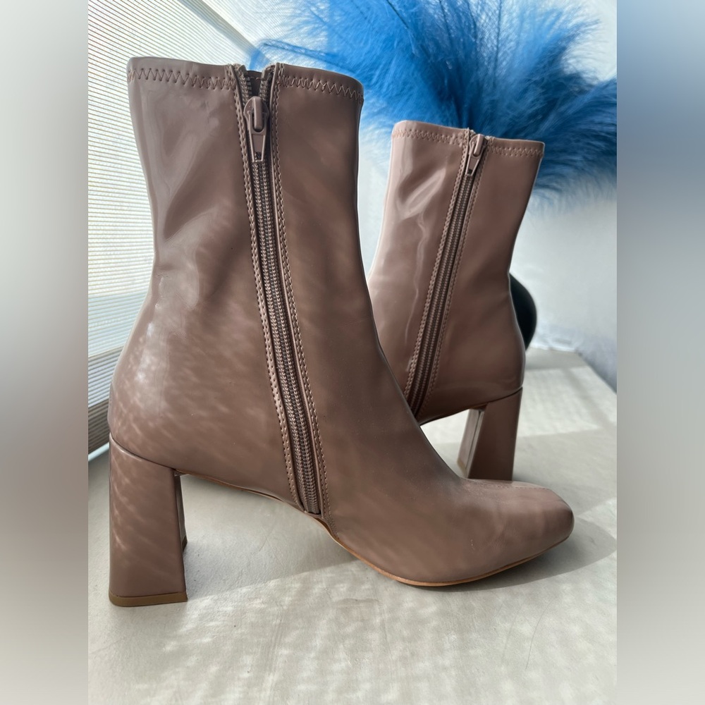 Steve Madden Hush Ankle Boot - Size 7